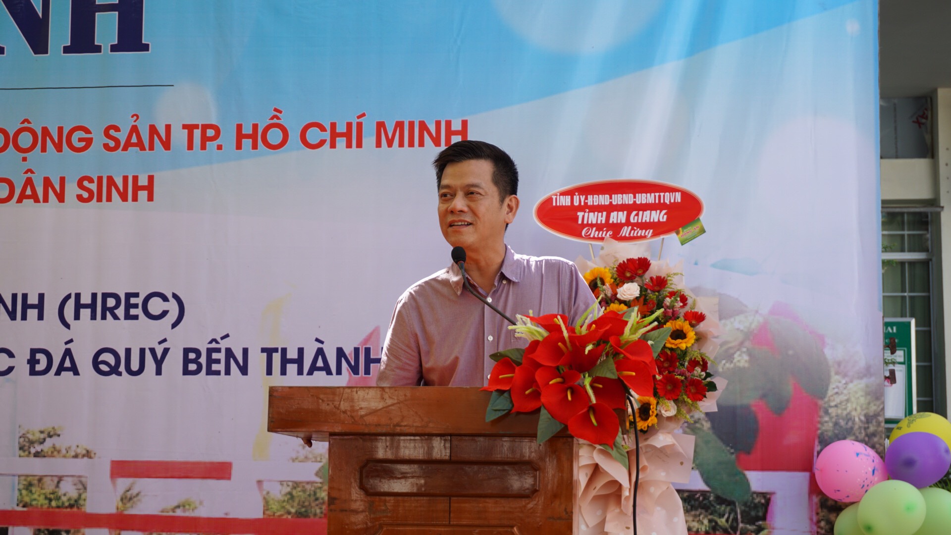 &amp;Ocirc;ng Nguyễn Quốc Bảo, Chủ tịch C&amp;acirc;u lạc bộ Bất Động Sản TP.HCM (HREC) ph&amp;aacute;t biểu trong buổi lễ kh&amp;aacute;nh th&amp;agrave;nh Cầu Ph&amp;uacute; Vĩnh