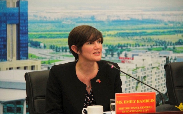 B&amp;agrave; Emily Hamblin, Tổng L&amp;atilde;nh sự Anh tại TP Hồ Ch&amp;iacute; Minh chia sẻ niềm vui khi được chứng kiến sự hợp t&amp;aacute;c của hai đơn vị ở điểm cầu B&amp;igrave;nh Dương