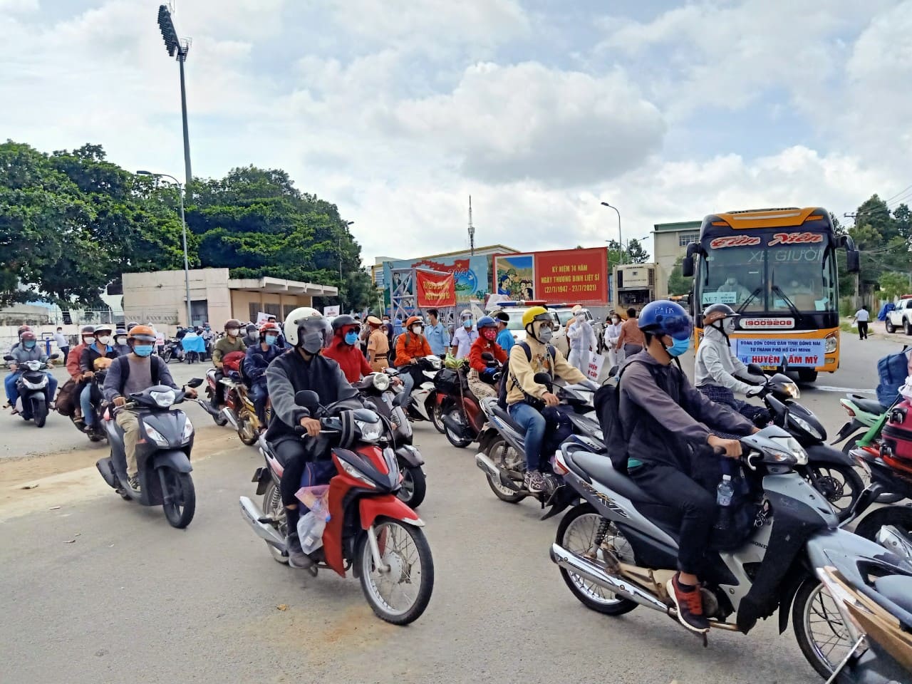 Gần 14.500 lao động C&amp;agrave; Mau nguyện vọng trở lại l&amp;agrave;m việc tại Th&amp;agrave;nh phố H&amp;ocirc;̀ Chí Minh, Bình Dương và Đồng Nai