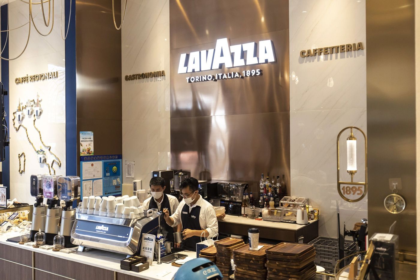 Một cửa h&amp;agrave;ng c&amp;agrave; ph&amp;ecirc; Lavazza tại Thượng Hải