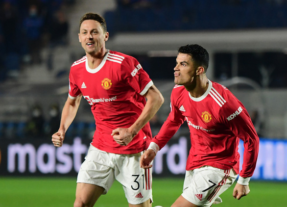 Ronaldo ghi hai b&amp;agrave;n ở những ph&amp;uacute;t b&amp;ugrave; giờ