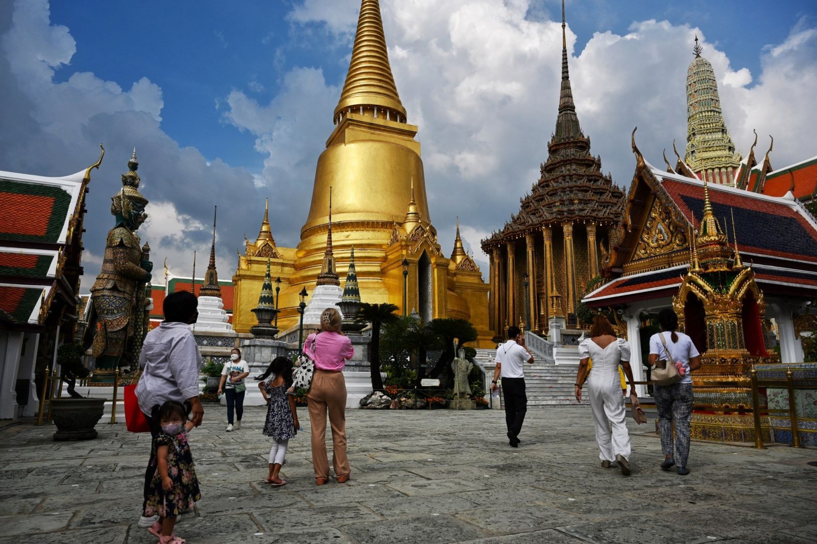 Kh&amp;aacute;ch du lịch tại Th&amp;aacute;i Lan trong ng&amp;agrave;y đầu mở cửa