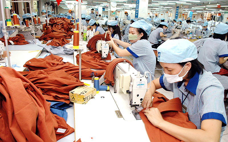 Doanh nghiệp dệt may chật vật sau đợt dịch thứ tư. Ảnh minh họa