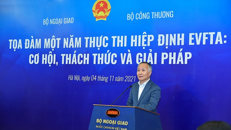 Thứ trưởng C&amp;ocirc;ng Thương Trần Quốc Kh&amp;aacute;nh