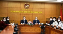 Tiếp nhận hàng viện trợ từ Hàn Quốc