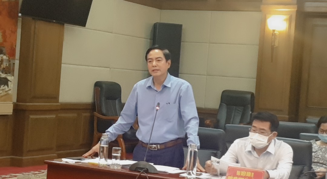 PGĐ Sở Y tế Hải Ph&amp;ograve;ng cung cấp th&amp;ocirc;ng tin việc ti&amp;ecirc;m ph&amp;ograve;ng Vắc xin Covid 19 tại hội nghị giao ban b&amp;aacute;o ch&amp;iacute; tuần