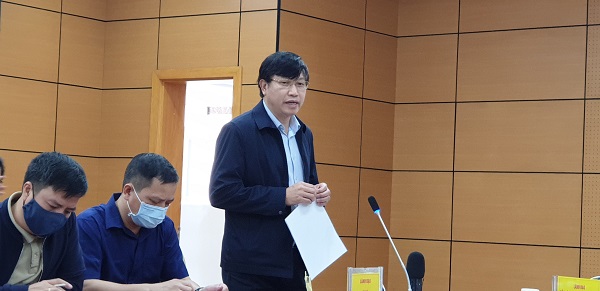 Ph&amp;oacute; Gi&amp;aacute;m đốc Sở Y tế Quảng Ninh, &amp;ocirc;ng Nguyễn Minh Tuấn th&amp;ocirc;ng tin cho b&amp;aacute;o ch&amp;iacute; tại hội nghị giao ban b&amp;aacute;o ch&amp;iacute; ng&amp;agrave;y 9/11/2021