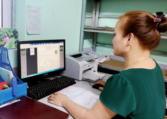 B&amp;agrave; Vũ Thị S&amp;aacute;u- GĐ Cty TNHH một th&amp;agrave;nh vi&amp;ecirc;n S&amp;aacute;u Long tại Việt Tr&amp;igrave; sử dụng HĐĐT trong hoạt động của C&amp;ocirc;ng ty