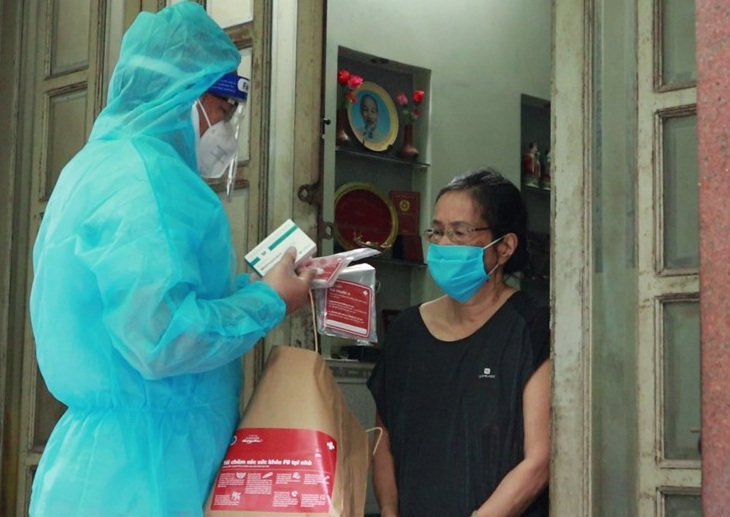 Người d&amp;acirc;n được hỗ trợ sử dụng thuốc điều trị Covid-19 Molnupiravir tại nh&amp;agrave;