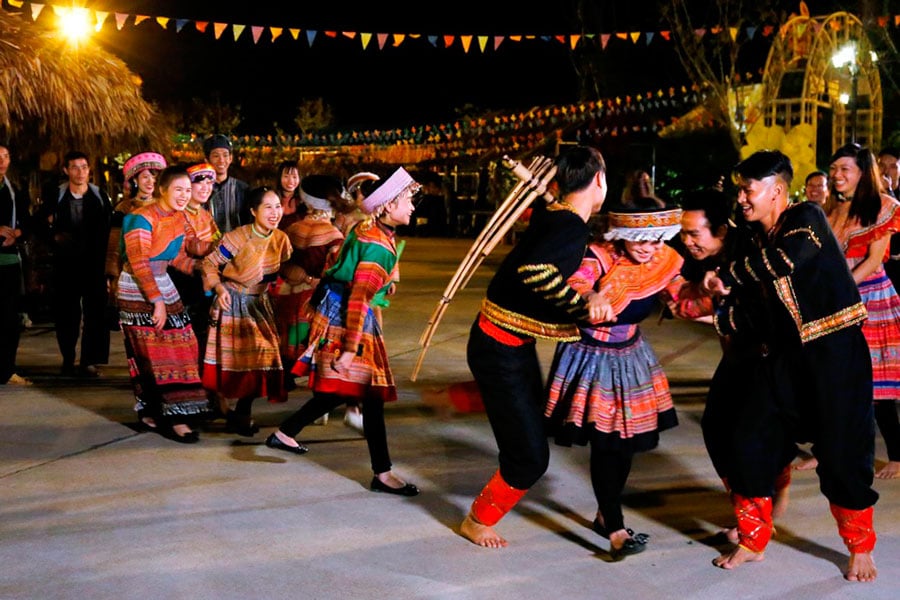 T&amp;aacute;i hiện chợ t&amp;igrave;nh Sa pa