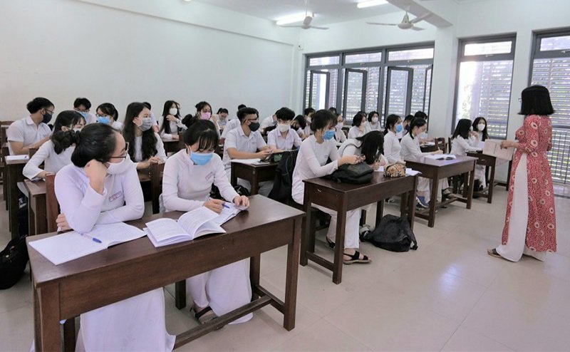 Dạy học trực tiếp cho khối 12 từ ng&amp;agrave;y 22-11; khối lớp 10, 11 bắt đầu từ ng&amp;agrave;y 29-11. Ri&amp;ecirc;ng khối THCS sẽ đi học trực tiếp sau khi tổ chức ti&amp;ecirc;m mũi 1 cho học sinh khối lớp 8, 9 đủ 14 ng&amp;agrave;y.