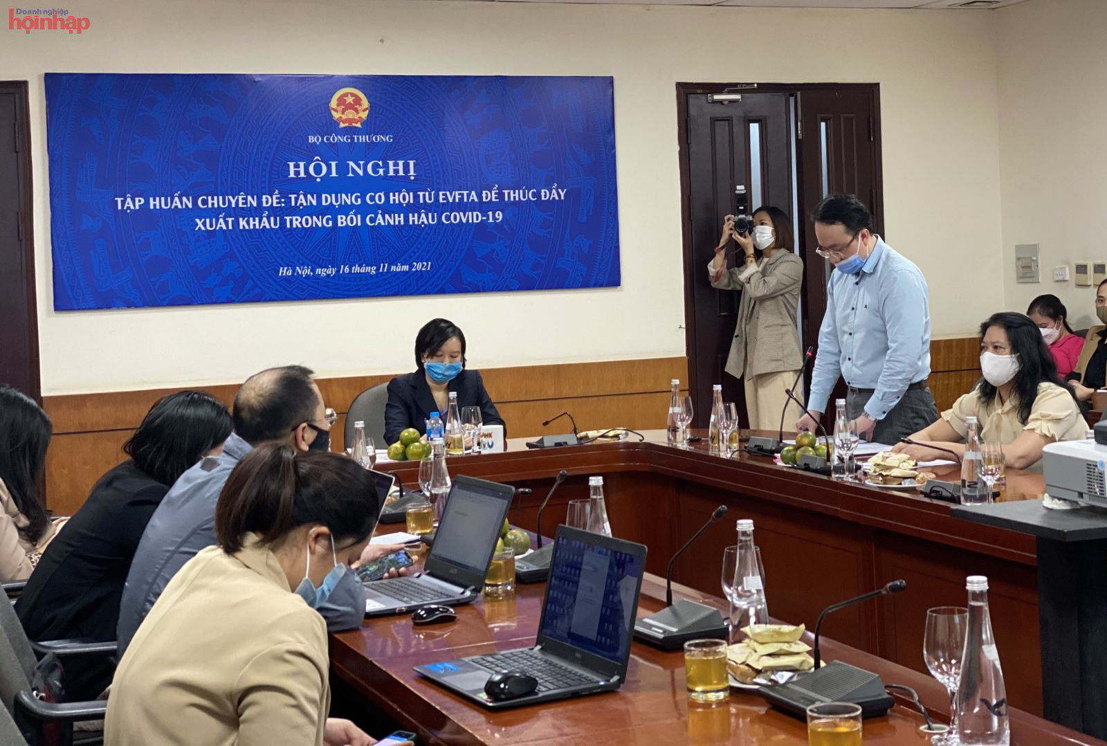To&amp;agrave;n cảnh Hội nghị.
