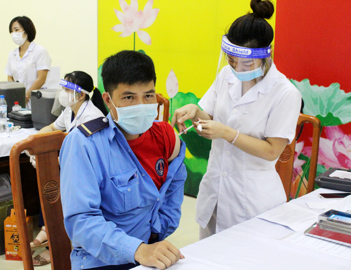 C&amp;ocirc;ng nh&amp;acirc;n C&amp;ocirc;ng ty cổ phần gạch men TASA  Ph&amp;uacute; Thọ đ&amp;atilde; ti&amp;ecirc;m đủ 2 mũi vắc xin COVID-19