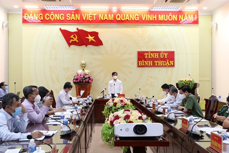 Cuộc họp ph&amp;ograve;ng chống dịch của Ban Thường vụ Tỉnh ủy B&amp;igrave;nh Thuận ng&amp;agrave;y 18/11. Ảnh: Cổng TTĐT tỉnh B&amp;igrave;nh Thuận