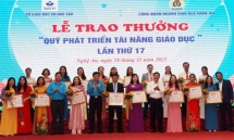 Nghệ An: 19 nhà giáo được trao thưởng “Quỹ phát triển tài năng giáo dục”