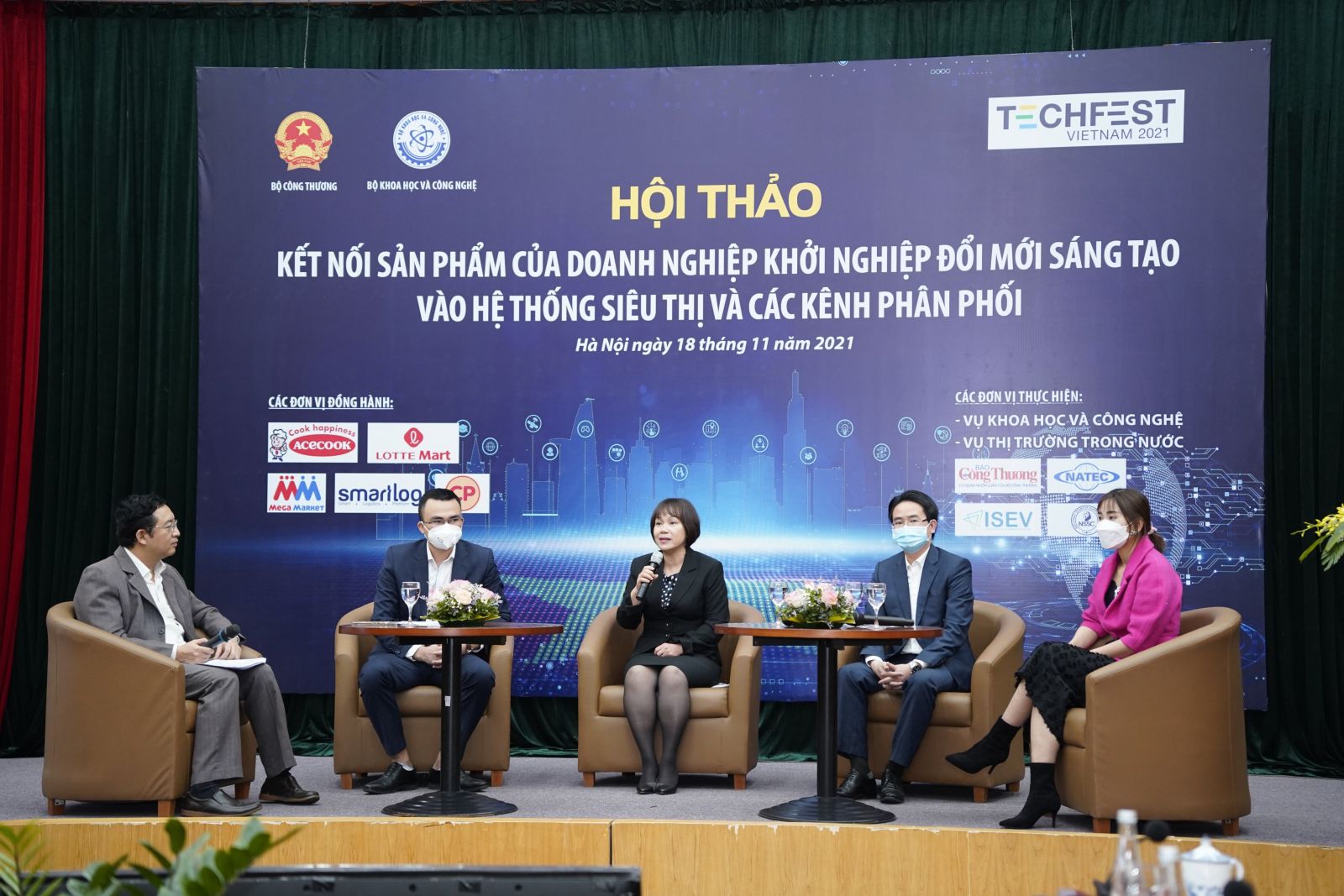 Tọa đ&amp;agrave;m tại Hội nghị
