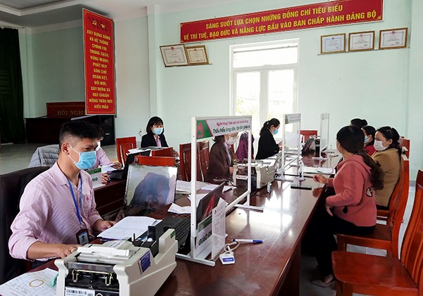 Chi nh&amp;aacute;nh NHCSXH tỉnh L&amp;acirc;m Đồng giải ng&amp;acirc;n nguồn vốn kịp thời đến c&amp;aacute;c đối tượng thụ hưởng ngay tại Điểm giao dịch x&amp;atilde;