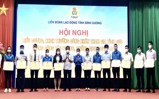 Hiện Li&amp;ecirc;n đo&amp;agrave;n Lao động tỉnh B&amp;igrave;nh Dương đ&amp;atilde; giới thiệu 1.300 đo&amp;agrave;n vi&amp;ecirc;n ưu t&amp;uacute; cho cấp ủy Đảng bồi dưỡng