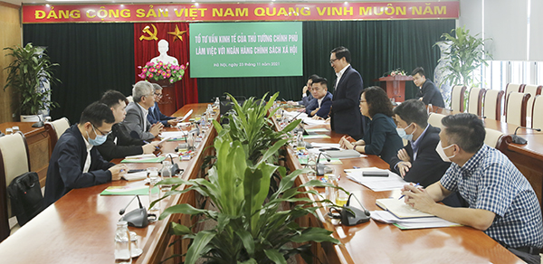 Quang cảnh buổi l&amp;agrave;m việc