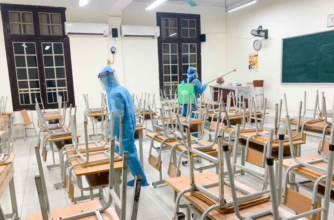 Phun khử khuẩn lớp học/ Ảnh minh họa