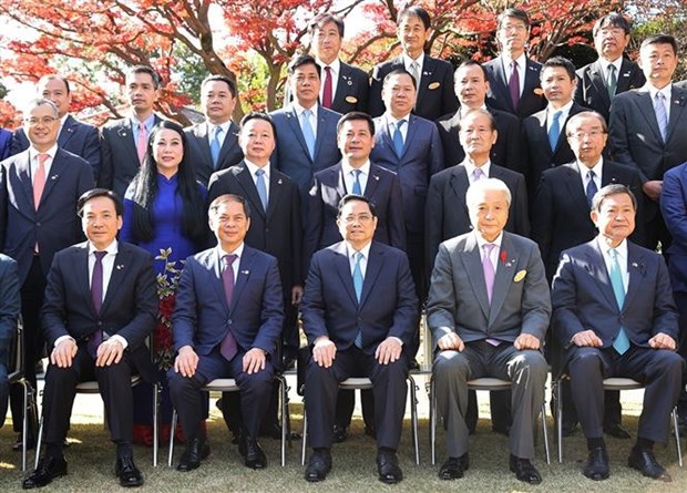 Thủ tướng Phạm Minh Ch&amp;iacute;nh v&amp;agrave; &amp;ocirc;ng Fukuda Tomikazu, Thống đốc tỉnh Tochigi (Nhật Bản) c&amp;ugrave;ng c&amp;aacute;c đại biểu chụp ảnh chung. (Ảnh: Dương Giang)
