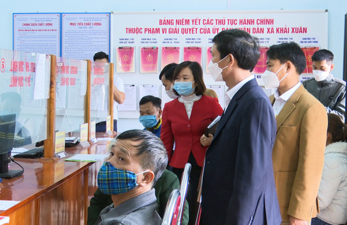 L&amp;atilde;nh đạo huyện Thanh Ba kiểm tra c&amp;ocirc;ng t&amp;aacute;c giải quyết thủ tục h&amp;agrave;nh ch&amp;iacute;nh tại huyện