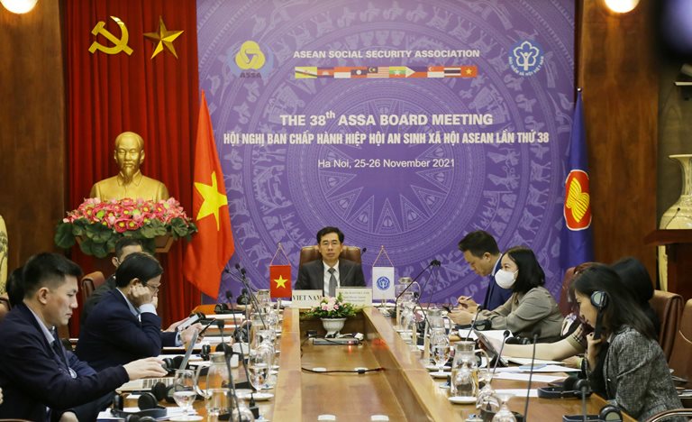 Tại điểm cầu Việt Nam, BHXH Việt Nam tham dự Hội nghị với tư c&amp;aacute;ch l&amp;agrave; tổ chức th&amp;agrave;nh vi&amp;ecirc;n, dưới sự chủ tr&amp;igrave; của Ph&amp;oacute; Tổng Gi&amp;aacute;m đốc Đ&amp;agrave;o Việt &amp;Aacute;nh