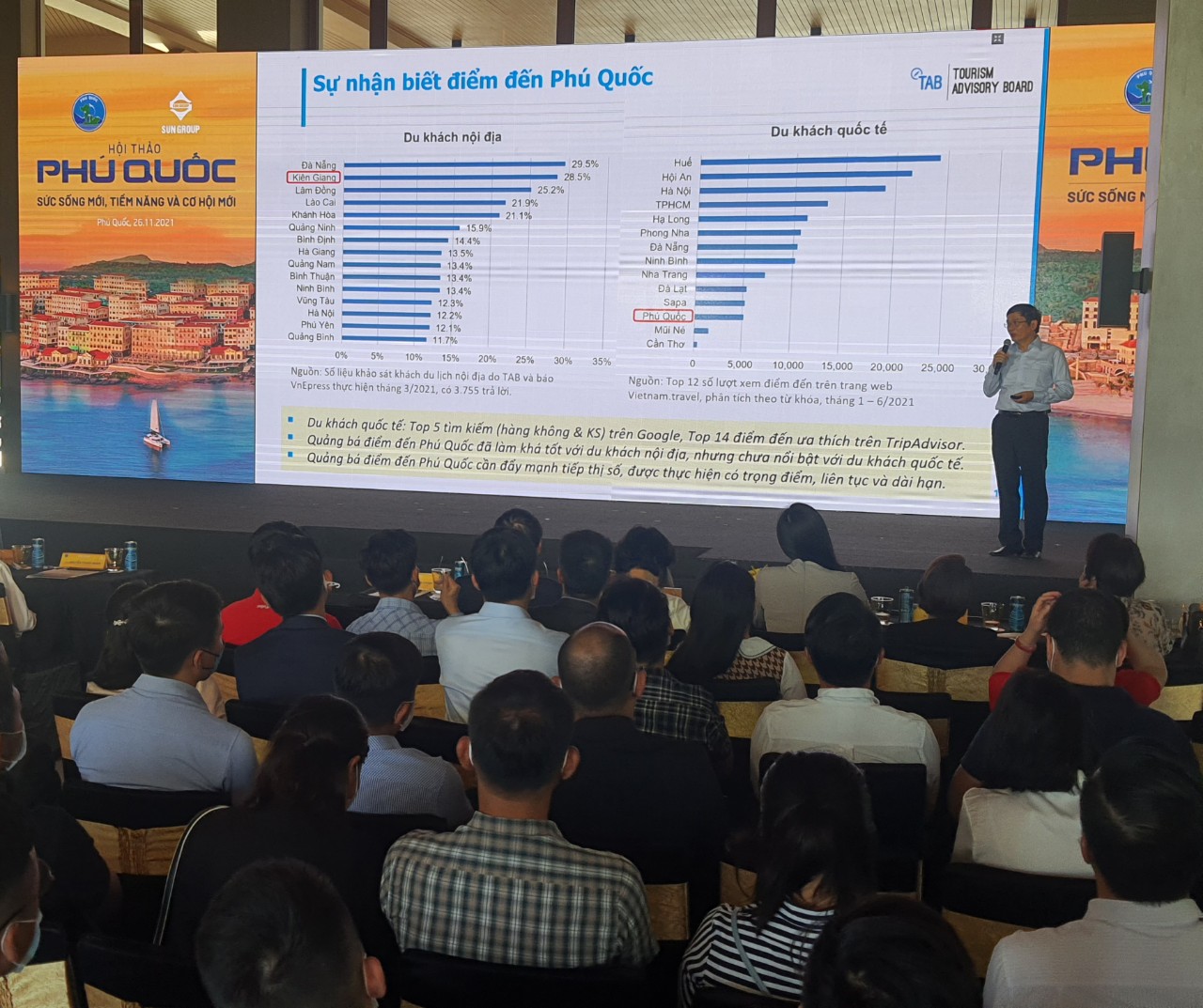 &amp;Ocirc;ng Ch&amp;iacute;nh tr&amp;igrave;nh b&amp;agrave;y b&amp;agrave;i tham luận trong buổi hội thảo