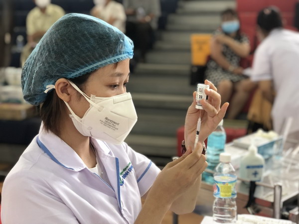 Ai chi trả tiền đi kh&amp;aacute;m v&amp;agrave; chữa tại bệnh viện cho người mắc Covid-19