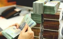 Tiền gửi tiết kiệm sụt giảm tại nhiều ngân hàng