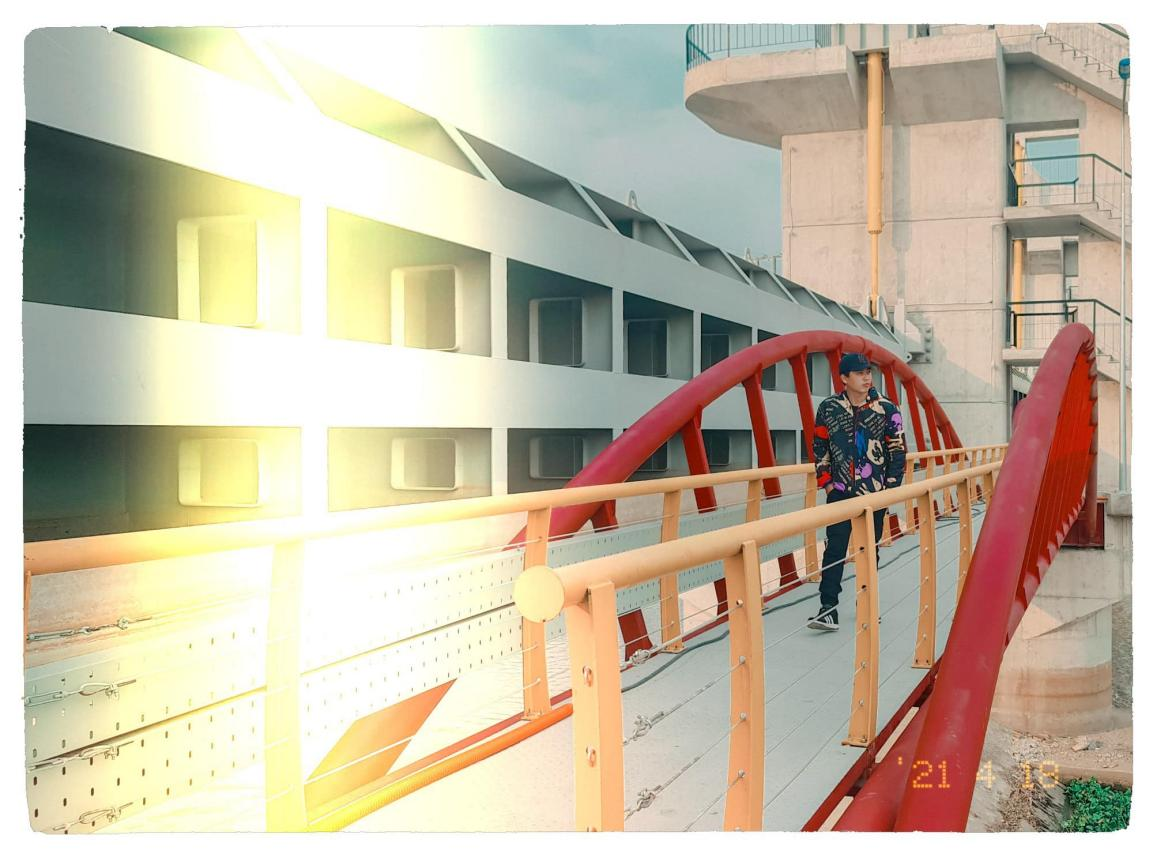 G&amp;oacute;c ảnh &amp;ldquo;ngược s&amp;aacute;ng&amp;rdquo; thần th&amp;aacute;nh đốn tim giới trẻ