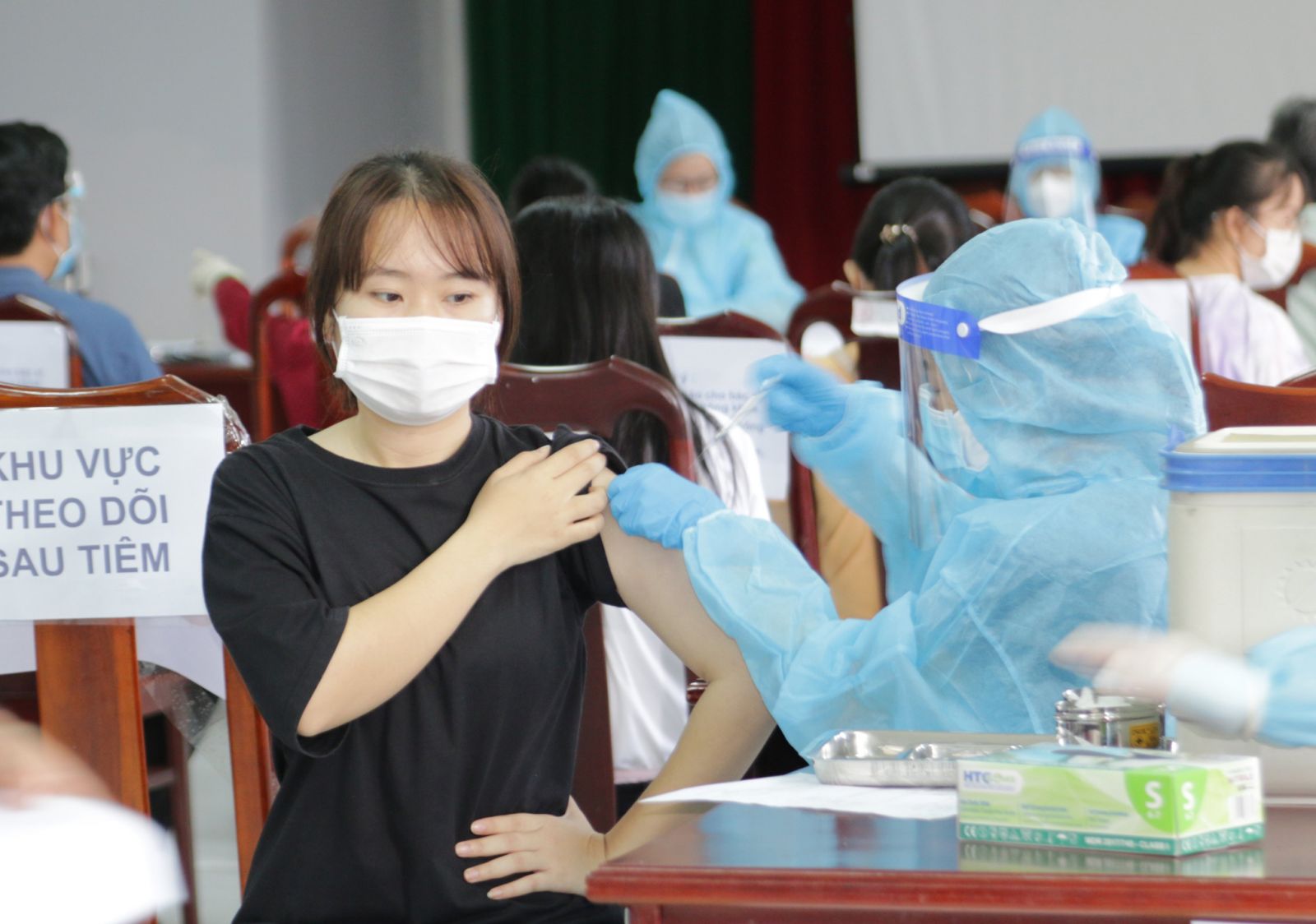Ti&amp;ecirc;m vaccine ngừa Covid-19 cho sinh vi&amp;ecirc;n Trường đại học Ki&amp;ecirc;n Giang