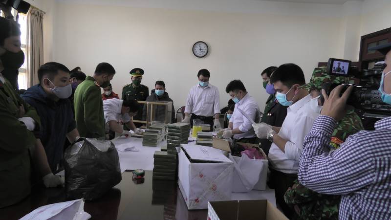 Bộ đội Bi&amp;ecirc;n ph&amp;ograve;ng phối hợp với c&amp;aacute;c cơ quan chức năng kiểm tra 100 b&amp;aacute;nh Heroin