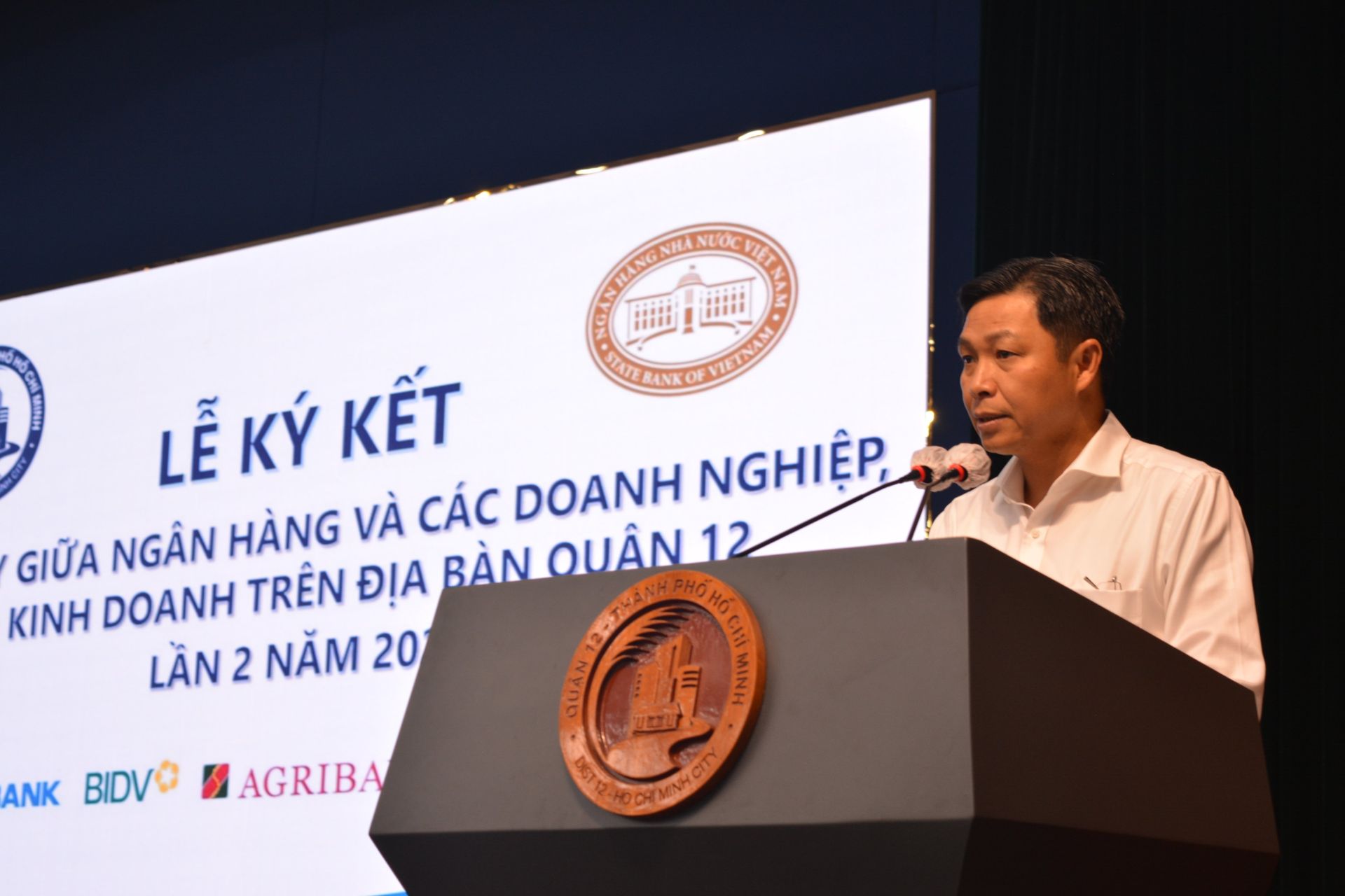 &amp;Ocirc;ng Nguyễn Văn Đức - Chủ tịch UBND quận 12 ph&amp;aacute;t biểu khai mạc hội nghị