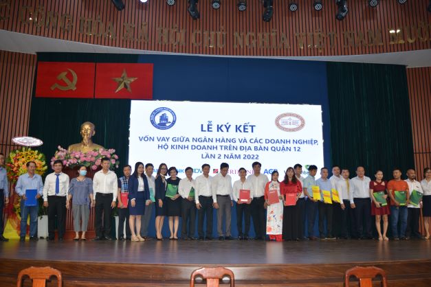 Lễ k&amp;yacute; kết vốn vay giữa Ng&amp;acirc;n h&amp;agrave;ng v&amp;agrave; c&amp;aacute;c DN, hộ kinh doanh tr&amp;ecirc;n địa b&amp;agrave;n quận 12