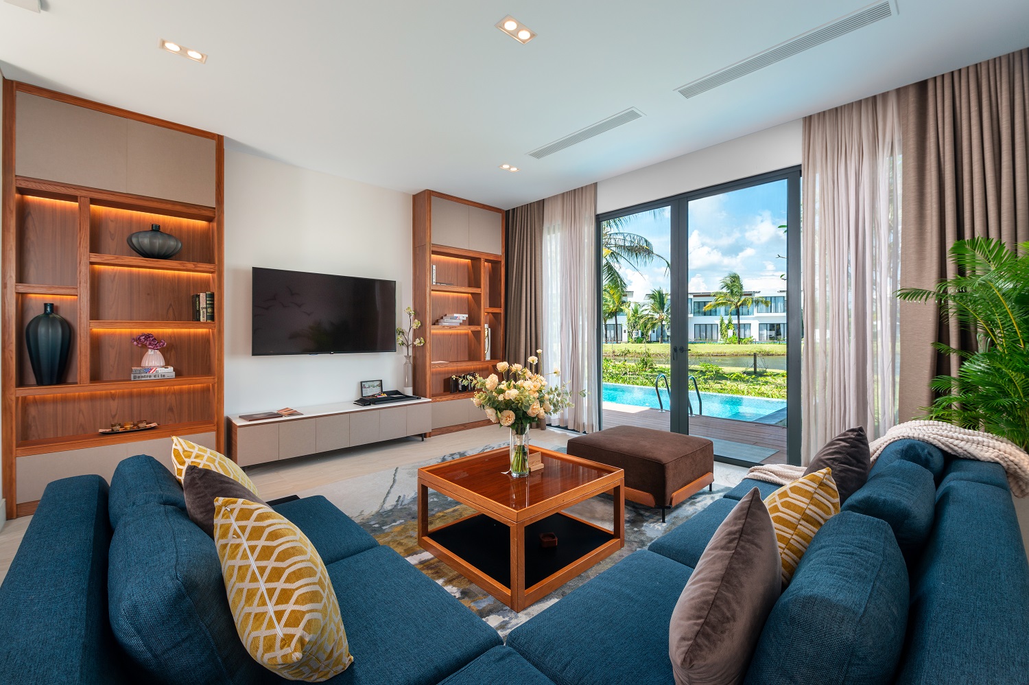 Mỗi căn biệt thự tại Felicity Phu Quoc được v&amp;iacute; như một ốc đảo ri&amp;ecirc;ng tư được &amp;ocirc;m ấp bởi biển, hồ c&amp;ugrave;ng n&amp;uacute;i non ban sơ kỳ vĩ.