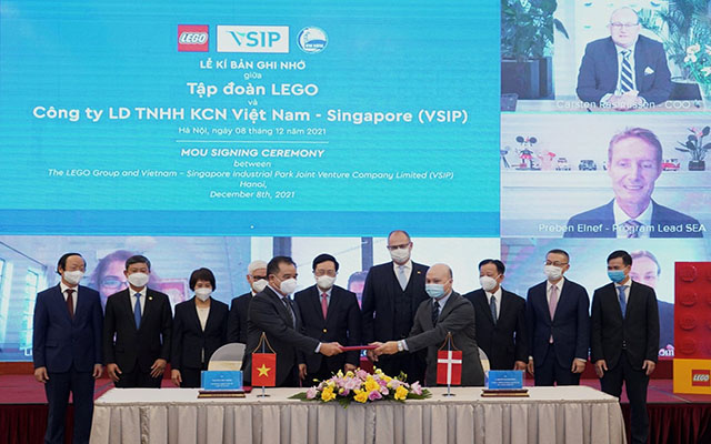 Lễ k&amp;yacute; kết  t&amp;aacute;c giữa Tập đo&amp;agrave;n LEGO với C&amp;ocirc;ng ty Li&amp;ecirc;n doanh TNHH KCN VSIP