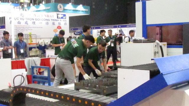 Một  trong c&amp;aacute;c gian h&amp;agrave;ng tại triển l&amp;atilde;m tr&amp;igrave;nh diễn kỹ thuật h&amp;agrave;n c&amp;ocirc;ng nghệ cao.