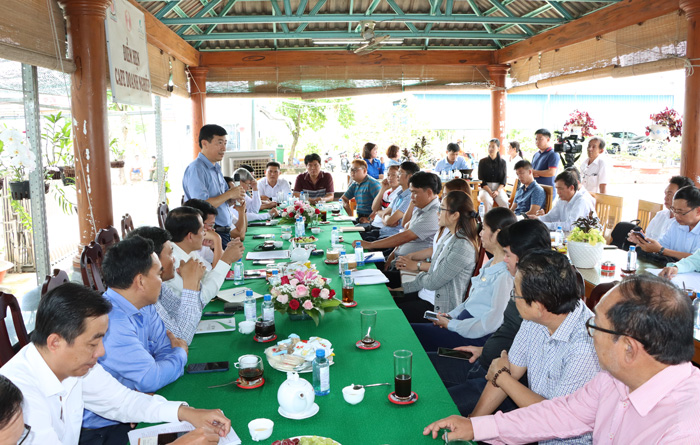 Cà phê doanh nghiệp không chỉ có tại trụ sở Ủy ban nhân dân tỉnh mà đã nhân rộng ra các huyện, thành phố Cà phê doanh nghiệp không chỉ có tại trụ sở Ủy ban nhân dân tỉnh mà đã nhân rộng ra các huyện, thành phố