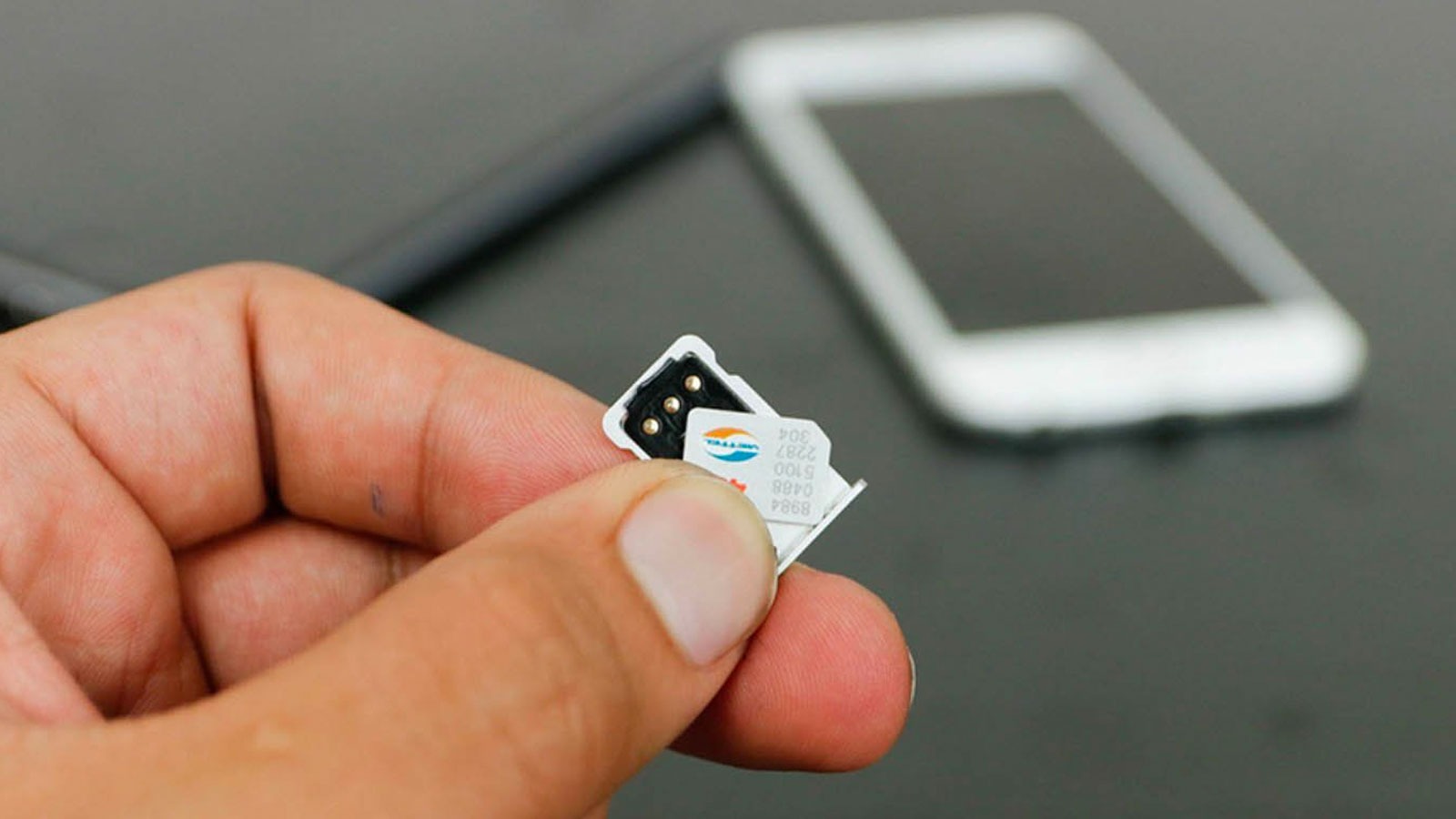 SIM gh&amp;eacute;p &amp;ndash; thứ cần c&amp;oacute; tr&amp;ecirc;n một chiếc iPhone lock.
