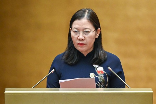 Chủ nhiệm Ủy ban Tư ph&amp;aacute;p L&amp;ecirc; Thị Nga tr&amp;igrave;nh b&amp;agrave;y b&amp;aacute;o c&amp;aacute;o thẩm tra về c&amp;ocirc;ng t&amp;aacute;c tư ph&amp;aacute;p năm 2022 (Ảnh: VGP/LS)