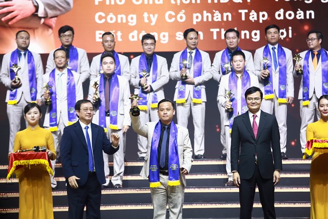 &amp;Ocirc;ng Nguyễn Thanh Quyền nhận giải thưởng Top 100 Doanh nh&amp;acirc;n trẻ ti&amp;ecirc;u biểu năm 2022