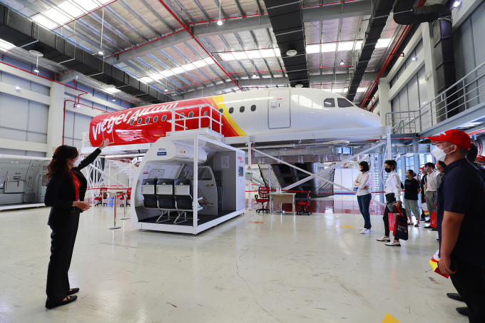 Một buổi học lý thuyết tại Học viện Hàng không Vietjet. Một buổi học lý thuyết tại Học viện Hàng không Vietjet.