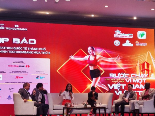 Giải Marathon Quốc tế TPHCM Techcombank: VĐV xuất phát từ đường Lê Duẩn, chạy qua 5 quận và về đích tại TP. Thủ Đức