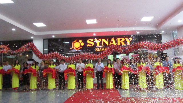 Cắt băng khai trương Synary Smart Coffee