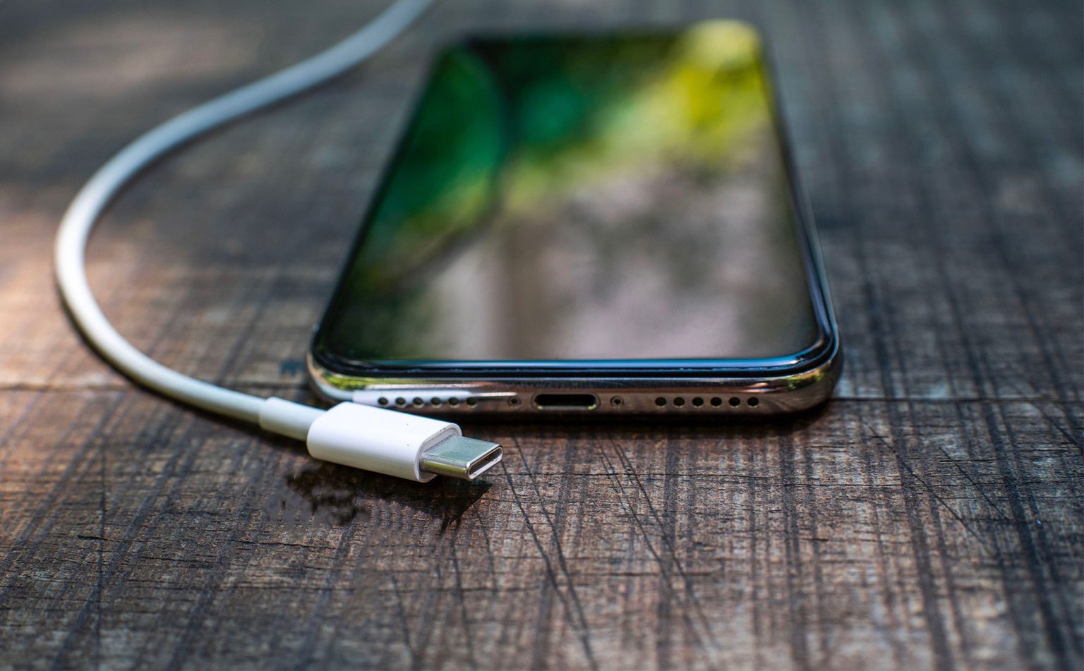 2023 c&amp;oacute; thể đ&amp;aacute;nh dấu chấm hết của cổng Lightning tr&amp;ecirc;n iPhone do Apple bắt đầu chuyển sang USB-C