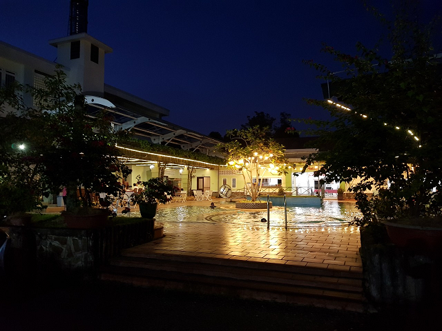 Lung linh Hồ bơi ở sao Mai Resort