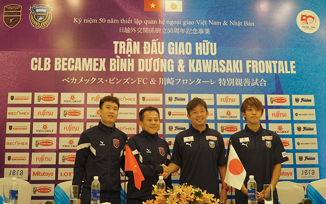 Đại diện đội&amp;nbsp;Becamex B&amp;igrave;nh Dương v&amp;agrave; đội&amp;nbsp;Kawasaki Frontale​&amp;nbsp;tại buổi Họp b&amp;aacute;o​