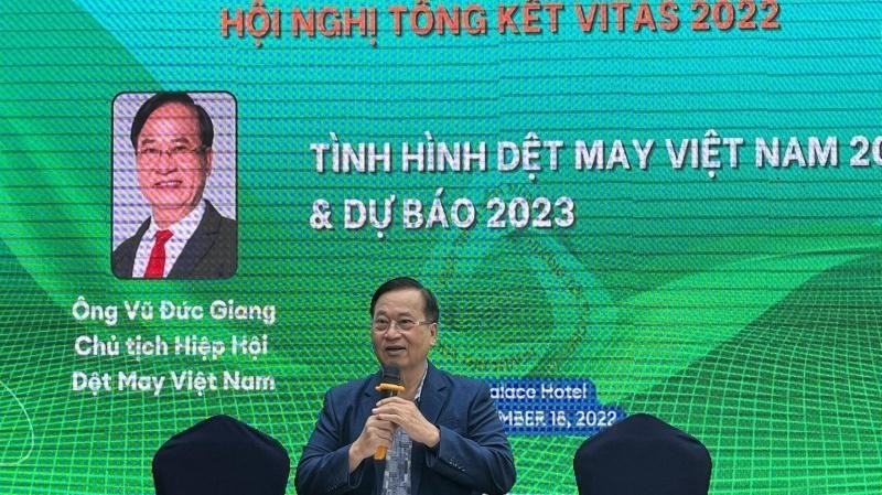 Chủ tịch Hiệp hội Dệt may Việt Nam (VITAS) Vũ Đức Giang tại họp b&amp;aacute;o 18/11