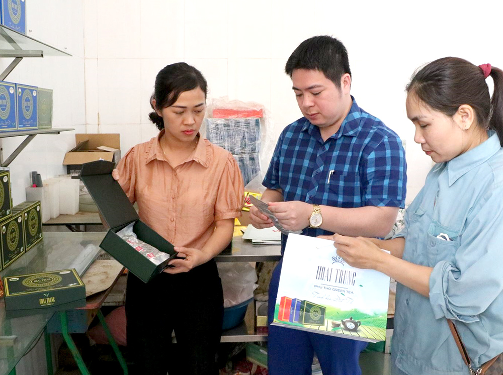 C&amp;ocirc;ng ty TNHH Ch&amp;egrave; Ho&amp;agrave;i Trung được cấp quyền sử dụng nh&amp;atilde;n hiệu chứng nhận Ch&amp;egrave; Ph&amp;uacute; Thọ